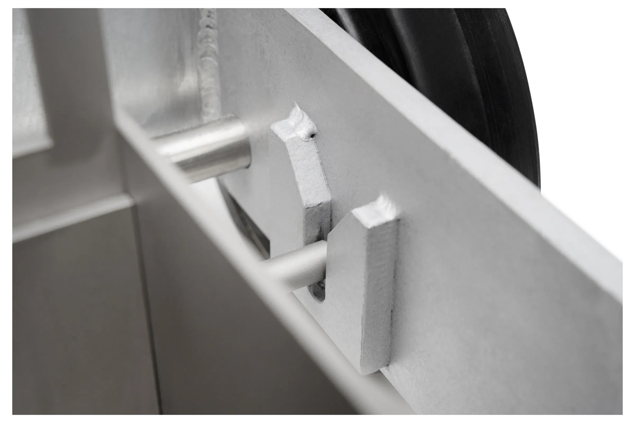 Detail der K1: Halterung am Maschinenrahmen